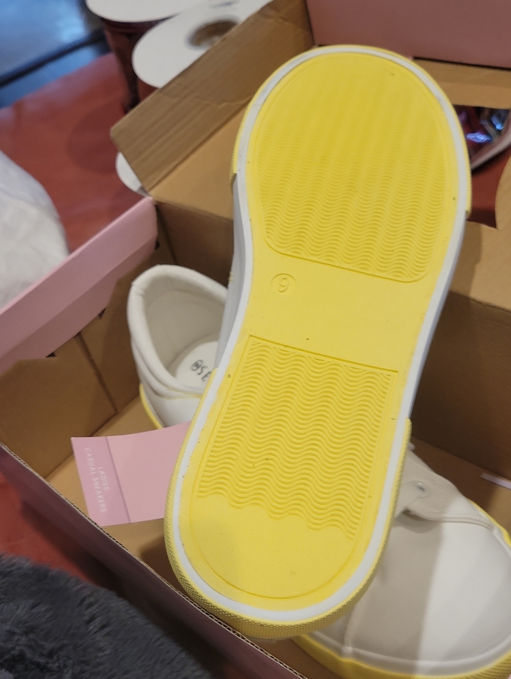 Ladies Casual Sneakers;Ladies sz.9.NWT in orig box Mellow yellow - Picture 6 of 7